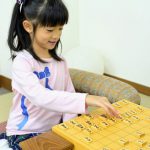 将棋初心者の子どもたちでも楽しく続けられる将棋上達法を紹介します。