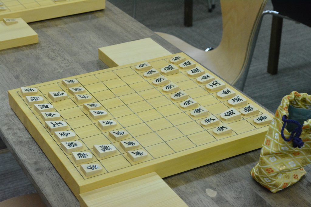 将棋の盤駒あります