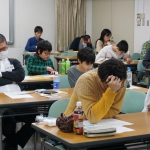 緊張感あふれる会場